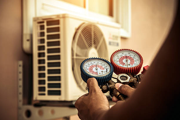 Professional Ac Installation technician working in Aransas Pass, TX